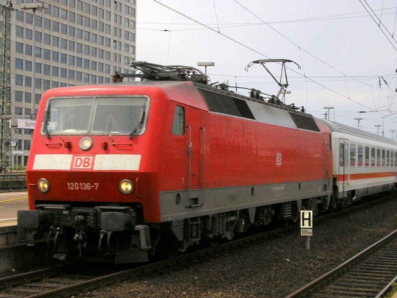120 136-7 mit IC 1941 nach Berlin Sdkreuz in Dortmund Hbf.(22.06.2008)