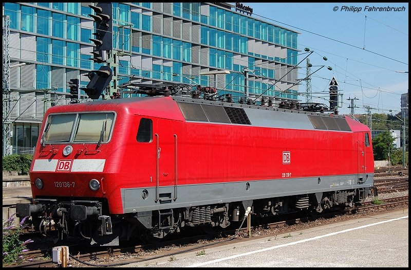 120 136-7 stand am Morgen des 05.08.07 solo abgestellt im Stuttgarter HBF.