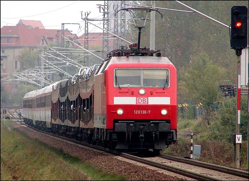 120 136-7 unterwegs mit dem AZ1436 nach Dortmund.   (Stralsund am 14.10.06) 