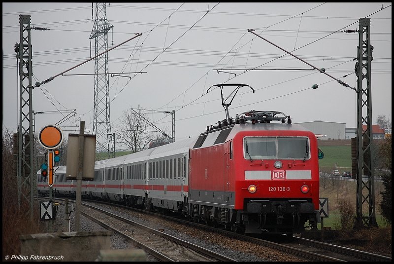120 138-3 schiebt am 20.03.08 IC 2161 von Karlsruhe Hbf nach N�rnberg Hbf, aufgenommen bei Aalen-Hofen am Km 77,0 der Remsbahn (KBS 786).