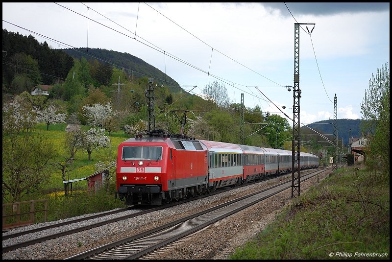 120 141 durchfhrt am 01.05.08 mit EC 114 Gingen(Fils) auf der Filsbahn (KBS 750) Richtung Stuttgart.