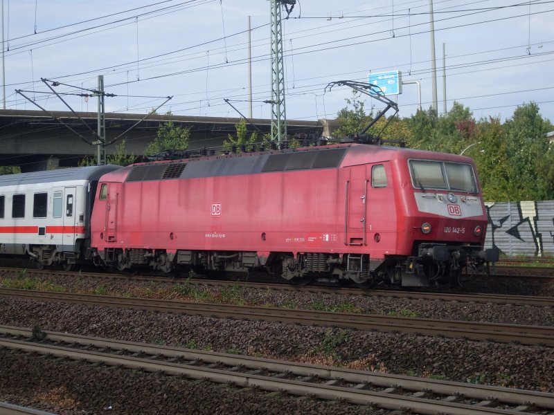 120 142 mit einem IC von Frankfrut nach HAmburg Altona hier in Hamburg Harburg
