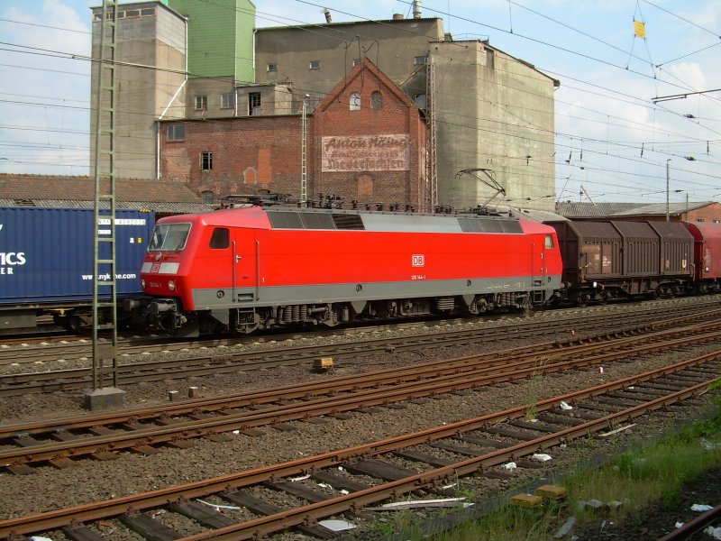 120 144 mit Stahlzug nach Bremen am 5.6.2007 in Verden/Aller