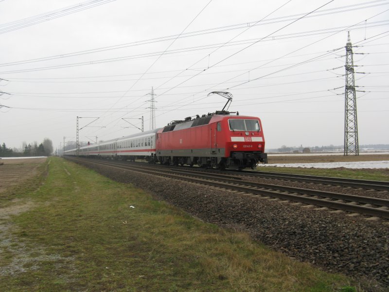 120 145-8 mit IC 2116 von Stuttgart Hbf nach Stralsund Hbf.Am 14.03.09 in Lampertheim. 