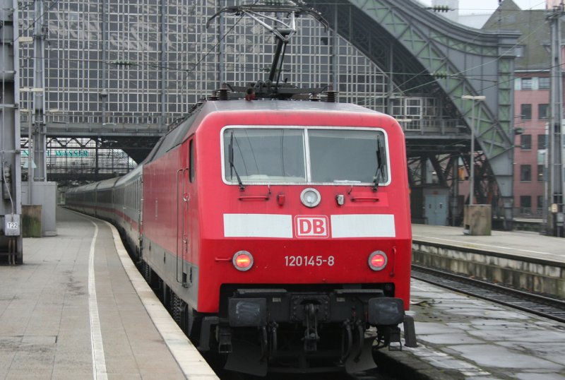 120 145-8 mit IC in Köln HBF am 23.12.2009