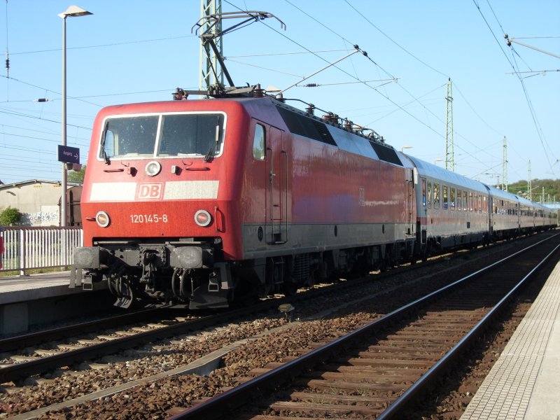 120 145 brachte am 10.Mai 2009 den IC 2355 von Dortmund bis Bergen/Rgen.Der Zug endete bereits in Bergen und war somit der erste Intercity der in Bergen endete.Genau 17min spter fuhr der Zug als IC 1852 nach Berlin Sdkreuz zurck.
