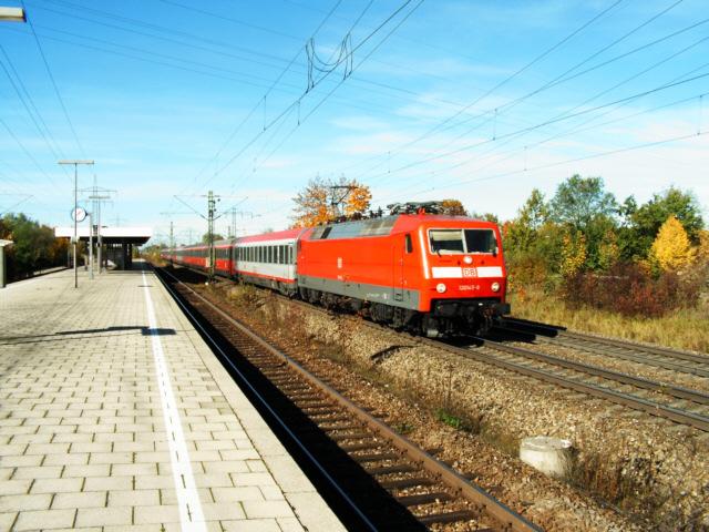 120 145 bringt die �sterreichische IC-Ganitur Richtung M�nchen.