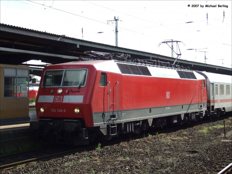 120 146-6 mit ihrem IC nach Norddeich Mole in Wanne-Eickel Hbf. 24.8.07
