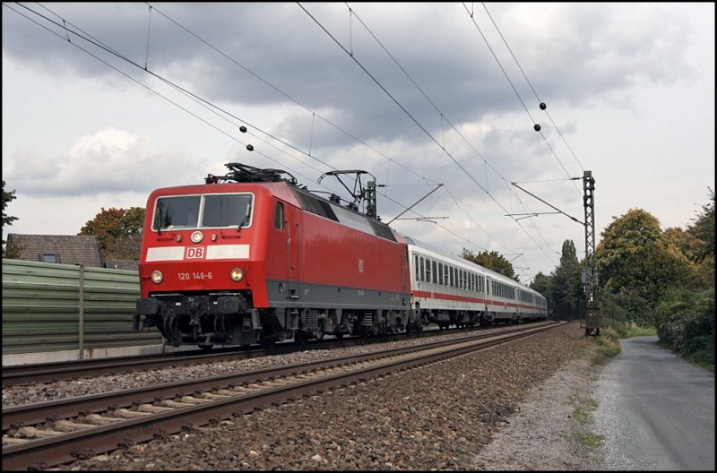 120 146 bespannt 2 Stunden sp�ter den IC 432 von Norddeich-Mole nach K�ln Hbf. (04.10.2008)