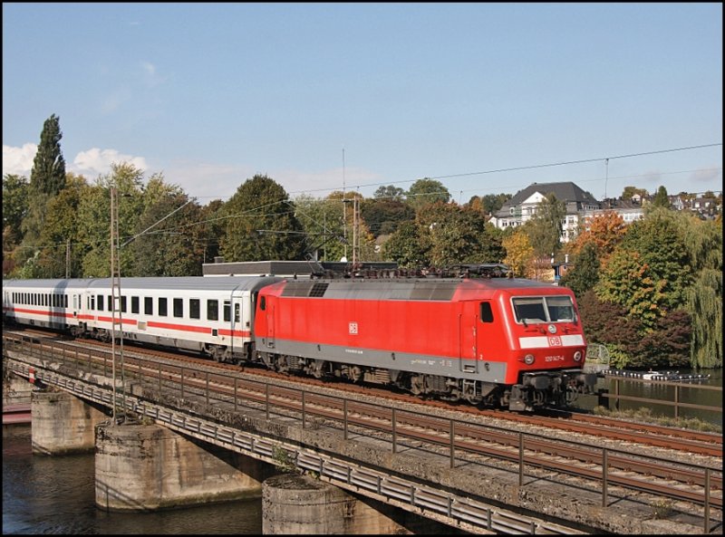 120 147 (9180 6120 147-4 D-DB) rollt am Zugschluss des IC 928 ber den Harkortsee. (03.10.2008)