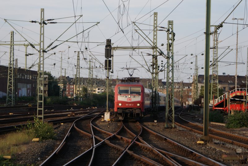 120 148-2 mit dem IC 2213  R�gen  bei der Einfahrt in D�sseldorf Hbf am 31.08.08