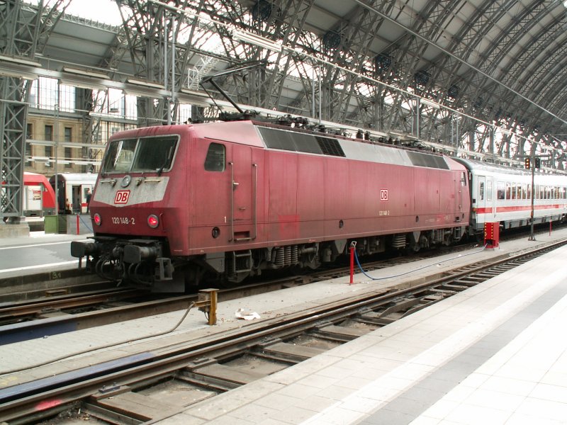 120 148 ist am 16.5.07 als ICE Ersatzug in Frankfurt/Main Hbf bereitgestellt.