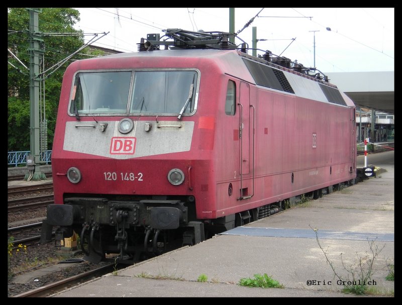 120 148 steht kalt in Hannover HBf auf Gleis 103