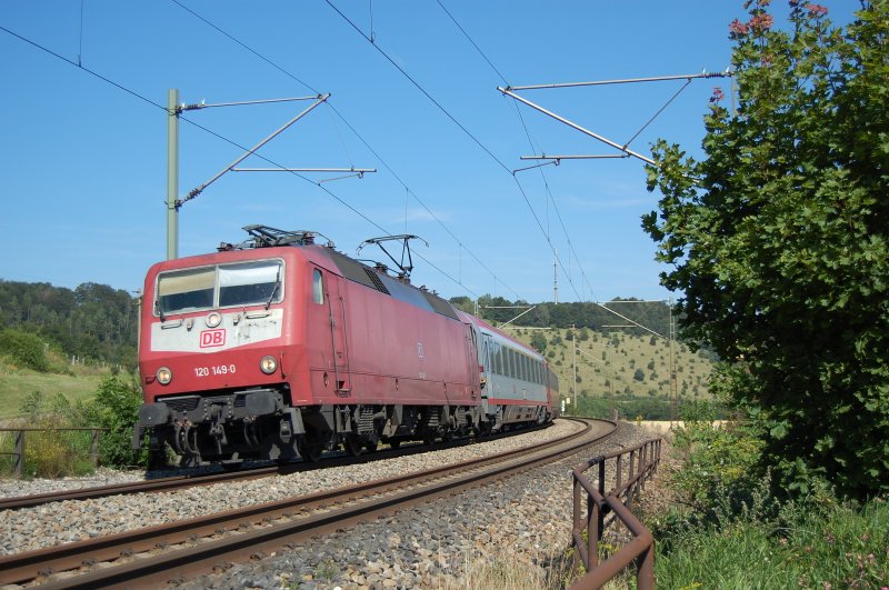 120 149-0 zieht am 01.08.07 den EC 114  Wrthersee  von Klagenfurt nach Dortmund HBF, hier bei Urspring, in der Nhe von Ulm, aufgenommen.