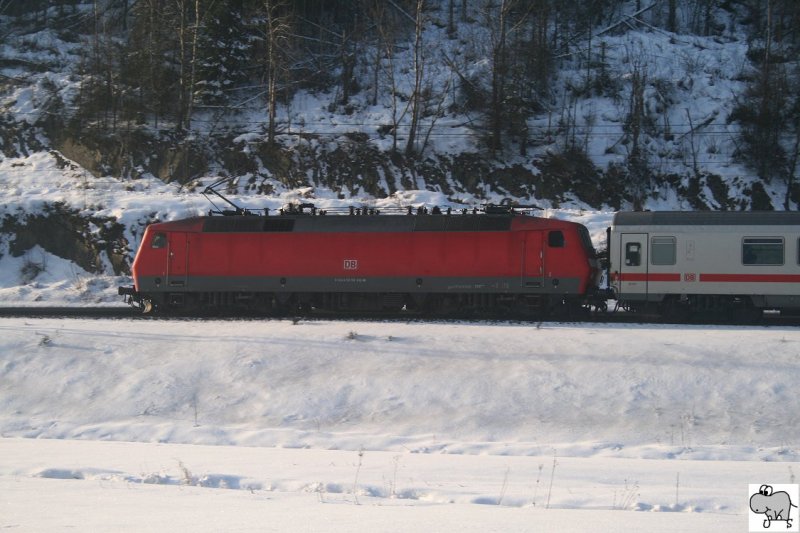 120 150-8 am Ende eines Intercity. Aufgenommen bei eisigen Temparaturen am 11. Januar 2009 zwischen Frtschendorf und Steinbach am Wald.