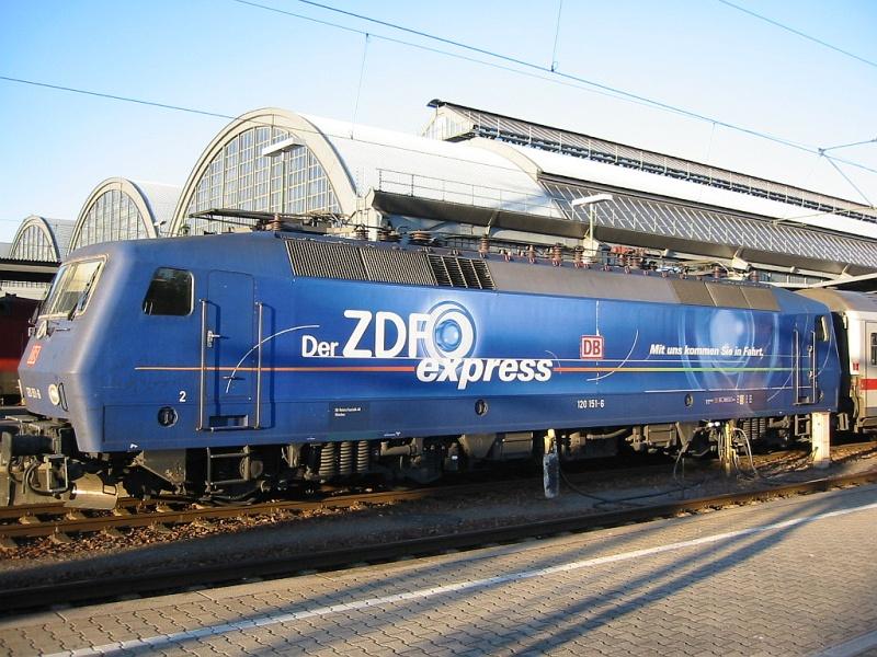 120 151 am 06.11.2005 in Karlsruhe Hbf.