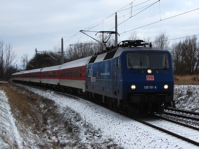 120 151 bei der Einfahrt in den Ausweich Stralsund-Langendorf. (10.02.07)