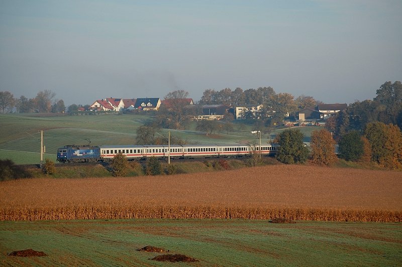 120 151 mit IC 2162 Nrnberg - Karlsruhe am Morgen des 18.10.08 bei Schwabsberg an der Oberen Jagsttalbahn (KBS 786).