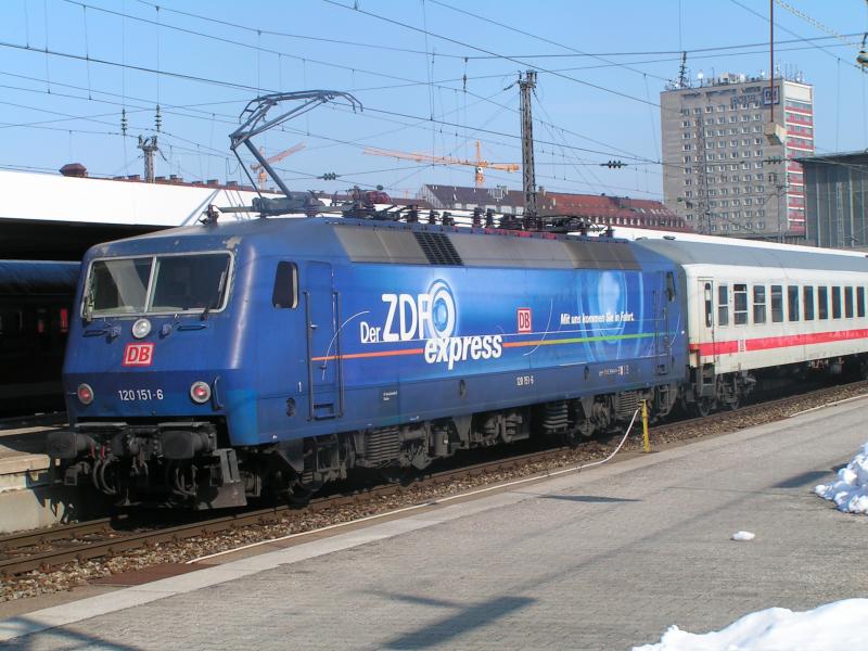 120 151 mit IC 329 von Dortmund im Hbf. Mnchen und Weiterfahrt mit dem 1. Teil nach Berchtesgaden