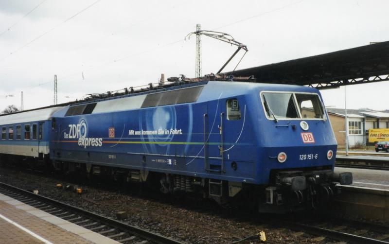 120 151 mit IR 2001 in Homburg Saar.