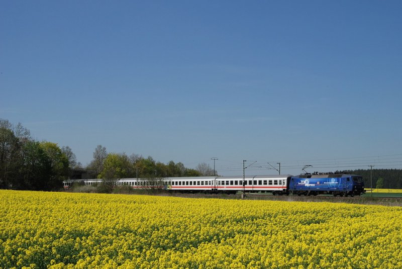 120 151 (ZDF express) mit IC 327 vor Mammendorf (19.04.2007)