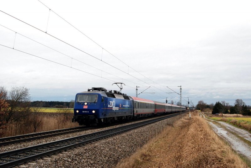 120 151 (ZDF express) mit EC 114 bei Hattenhofen (09.01.2007)