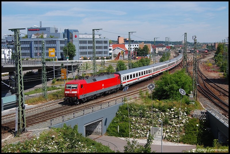 120 154 befrdert am 22.06.08 IC 2065 von Karlsruhe Hbf nach Ansbach (baustellenbedingt nicht bis Nrnberg Hbf), hier bei der Einfahrt in den Aalener Bahnhof.
