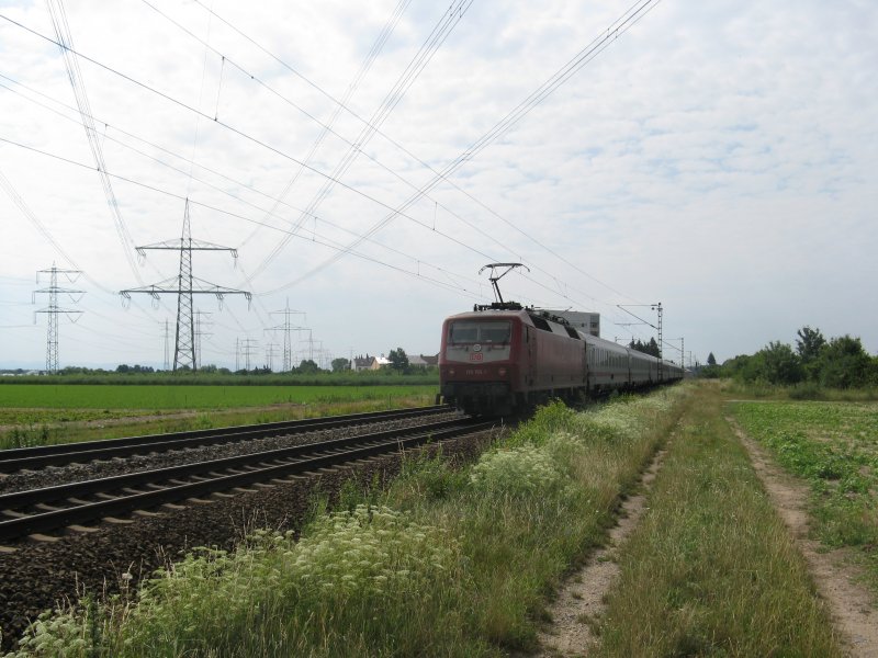 120 155-7 mit IC als Ersatzzug nach Basel SBB.Am 05.07.09 bei der durchfahrt in Lampertheim.