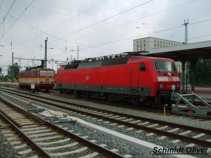 120 156-5 auf dem Abstellgleis am Dresdner Hauptbahnhof (02.06.07)