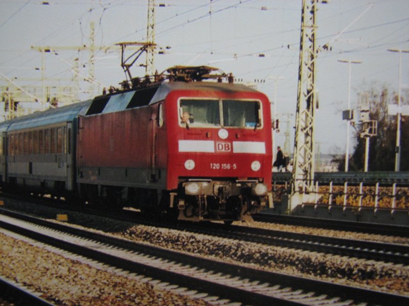 120 156-5 mit einem EC von Hamburg komment kurz vor dem Dresdner-HBF.2.12.06