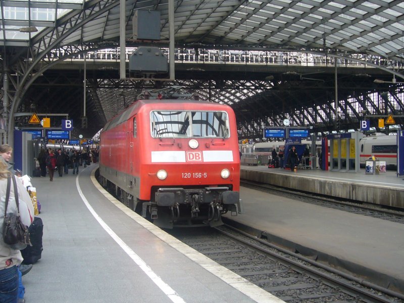 120-156 steht im Klner Hbf mit IC 1926 nach Berlin Sdkreuz am 25.03.07.