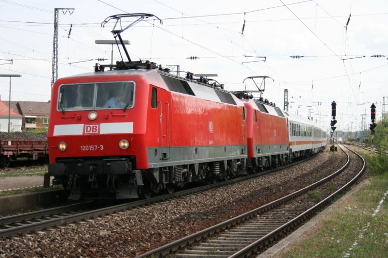 120 157 und eine Schwester durchfahren am 04.05.2008 mit IC 1988 nach Hamburg Hbf Augsburg-Oberhausen