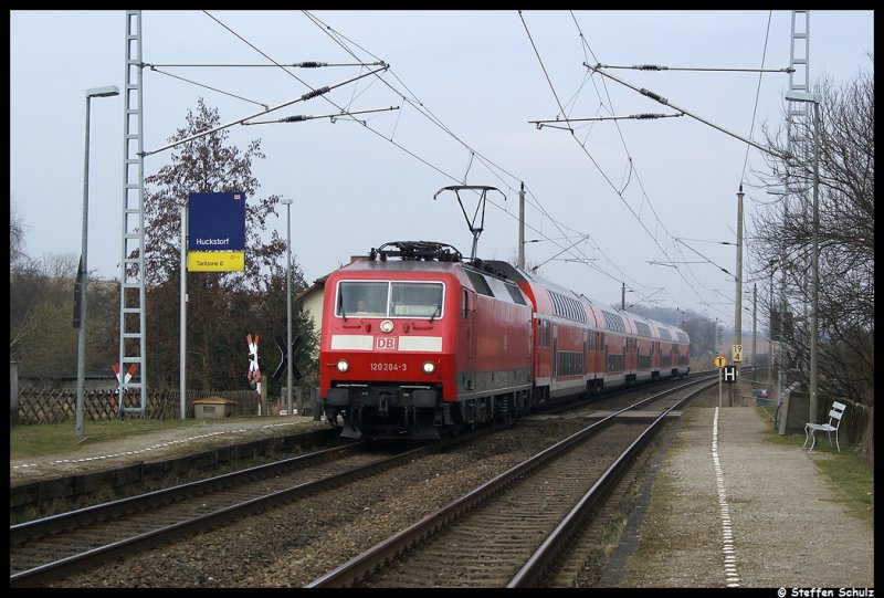 120 204 mit dem RE1 aus Rostock nach Hamburg beim druchfahren des Hp Huckstorf kurz vor Schwaan.05.03.09