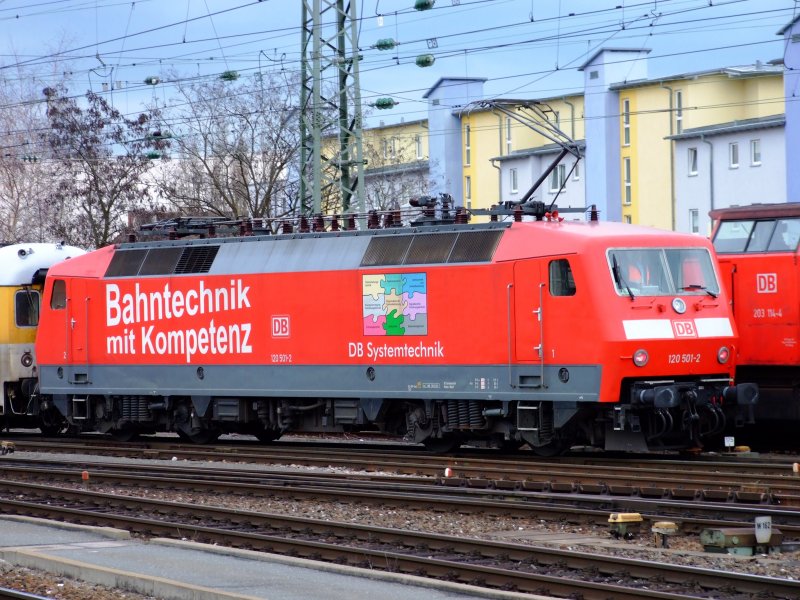 120 501 der DB Systemtechnik am 27.03.08 bei der Einfahrt in Nrnberg Hbf.