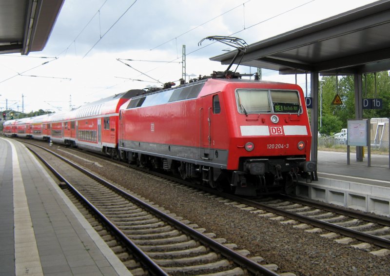 120er im Regionalverkehr... Hier 120 204-3 mit R1 nach Rostock Hbf am 25.07.2009 bei der Einfahrt nach Schwerin.