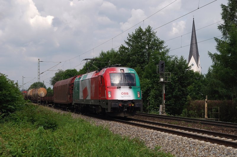 1216 004 (EM - Italien) mit dem 45809 vor Grokarolinenfeld (14.06.2008)