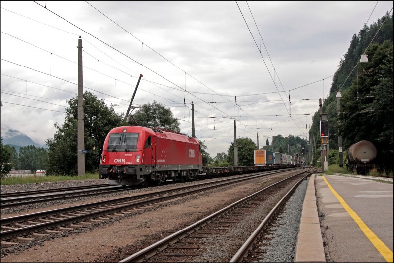 1216 023 (E190 023) ist wieder mit einer RoLa zum Brennersee unterwegs. (08.07.2008)