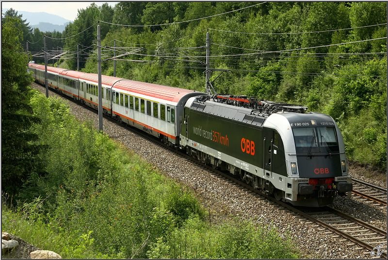 1216 025 World Record fhrt mit EC 732 von Villach nach Wien Sd.
Zeltweg 5.6.2009