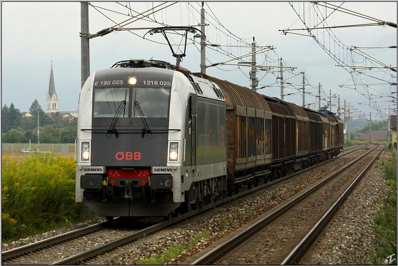 1216 025 World Record fhrt mit einem Papierzug von Zeltweg nach Villach.
Zeltweg 9.8.2009