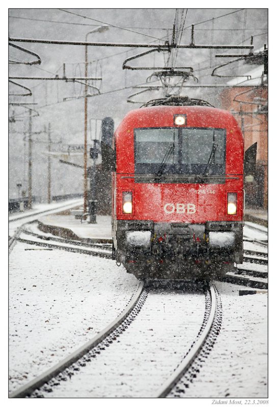 1216-144 am 22.3.2008 in Zidani Most (Steinbrck) mit dem Zug von Zrich nach Zagreb.