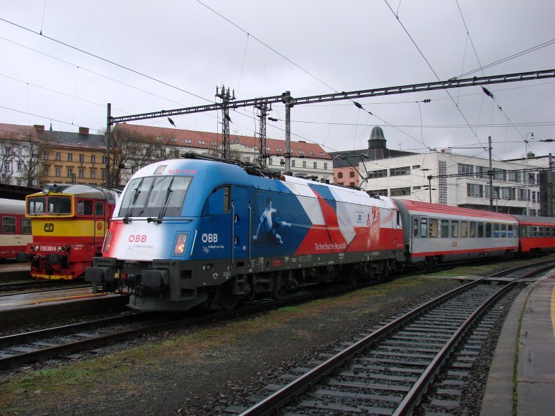 1216 226, Fu�ball EM Tschechien Werbe Taurus am 14.03.2008 in Brno hl.n.