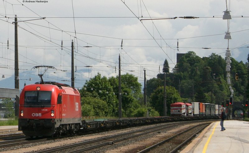 1216 236-8 und 1044 084-0 (Zugschluss mit einer RoLa bei der Durchfahrt Brixlegg gen innsbruck am 23.5.08