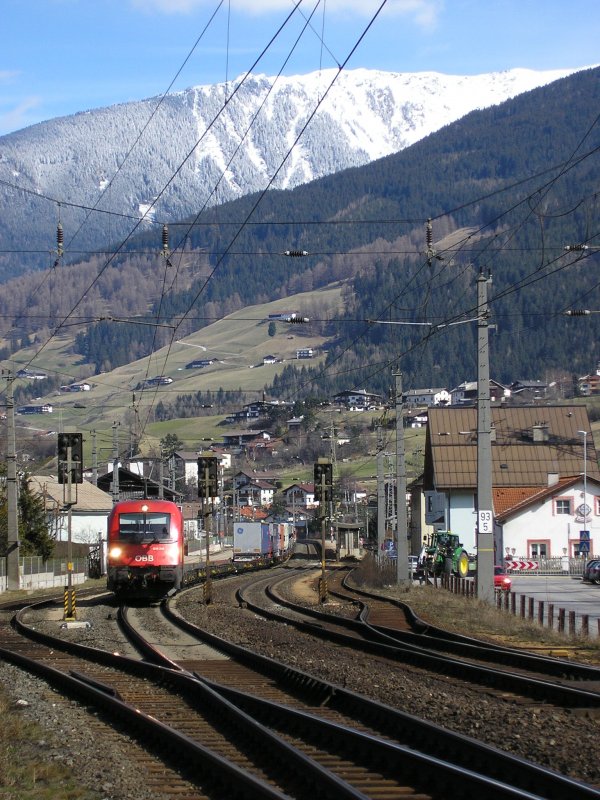 1216 240 mit RoLa in Bahnhof Matrei in Tirol.19.03,2008