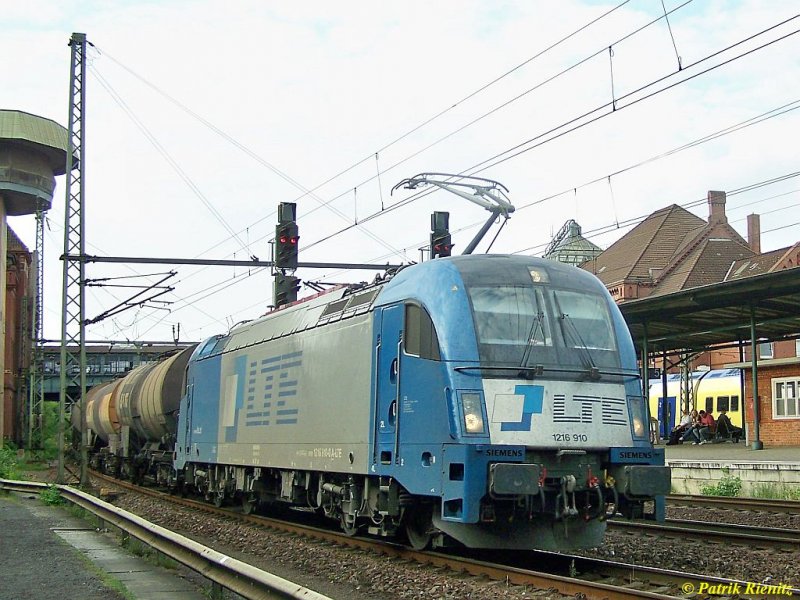 1216 910  LTE  mit Kesselwagenzug in Hamburg-Harburg auf dem Weg nach Sden, aufgenommen am 27.08.2009