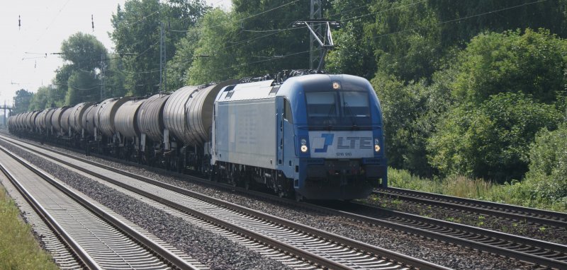 1216 910 der LTE (sterreiches Unternehmen)kurz vor dem S-Bahnhof Dedensen/Gmmer am 04.07.2009.
Am selben Abend fotografiert ich die Lok nochmal in Wunstorf von Bremen.