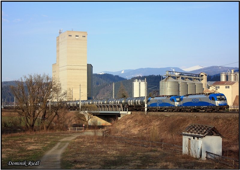 1216 921 und 1216 920 ziehen zusammen den 48431 nach Koper. 06.04.2009 Spielberg