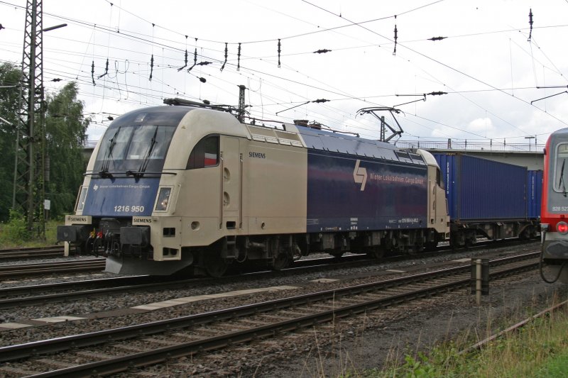 1216 950 (Wiener Lokalbahn) durchfhrt am 20.7.09 Duisburg-Entenfang