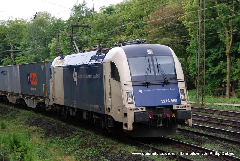 1216 950 (Wiener Lokalbahnen Cargo GmbH) fhrt am 9. Mai 2009 um 9:15 Uhr mit einem GZ durch Duisburg Neudorf