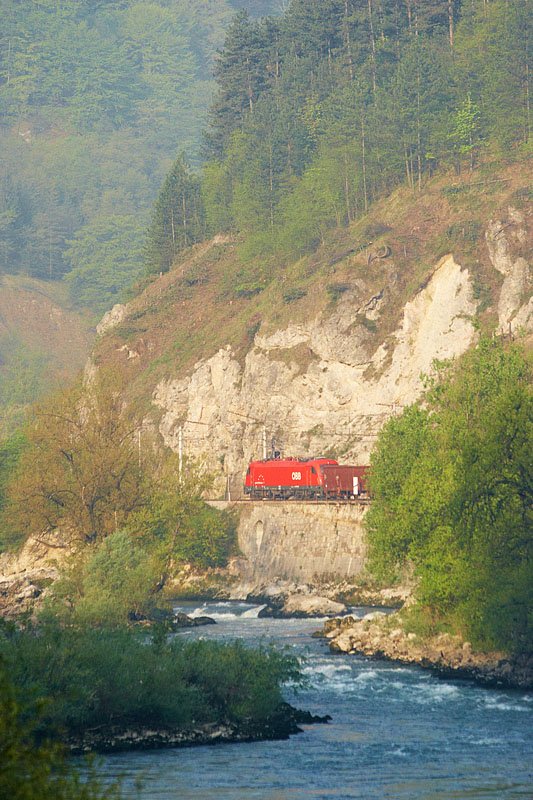 1216 zwischen Trbovlje und Zagorje (Slowenien) mit dem G�terzug von Dobova nach Villach