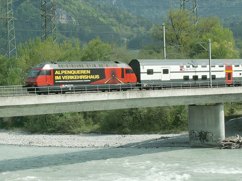  125 Jahre Gotthardbahn  Re 460 mit einem IR Dosto nach Basel bei Bad Ragaz.24.04.07